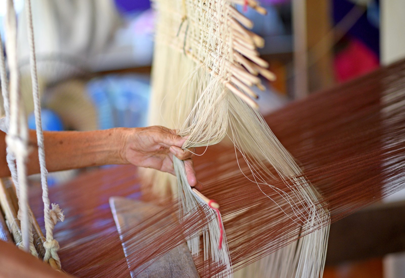 handloom sarees - machine-redwhite.