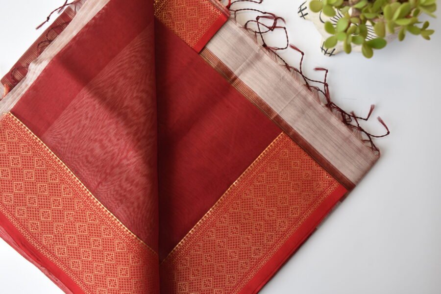 Maheshwari Diamond Border Beige/Red Saree - Image 13