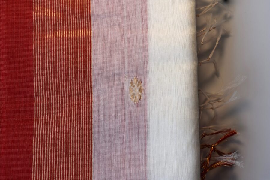 Maheshwari Chameli Border White/Red Saree - Image 3