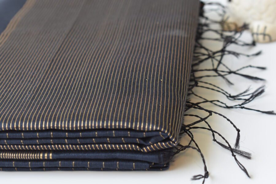 maheshwari-chameli-border-goldenstripes-darkblue-saree