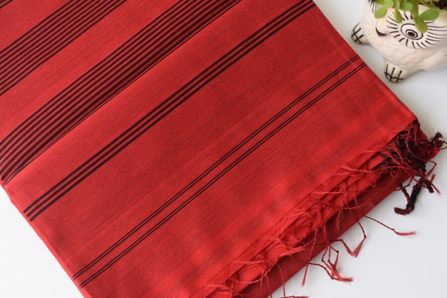 Maheshwari Diamond Border Blood Red Saree - Image 3