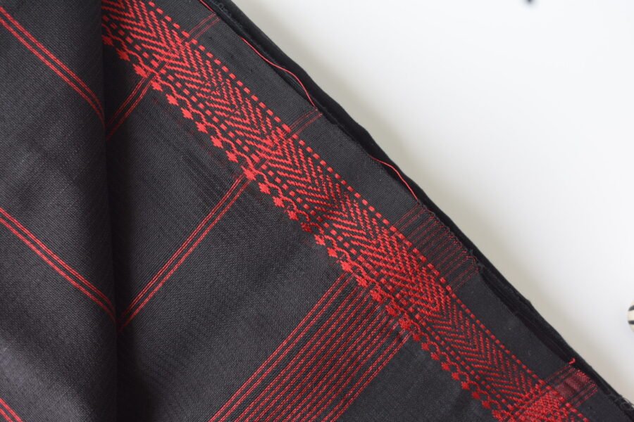 Maheshwari V Border Black Saree - Image 3